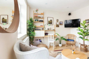 Large Luxury Studio in Heart of Richmond